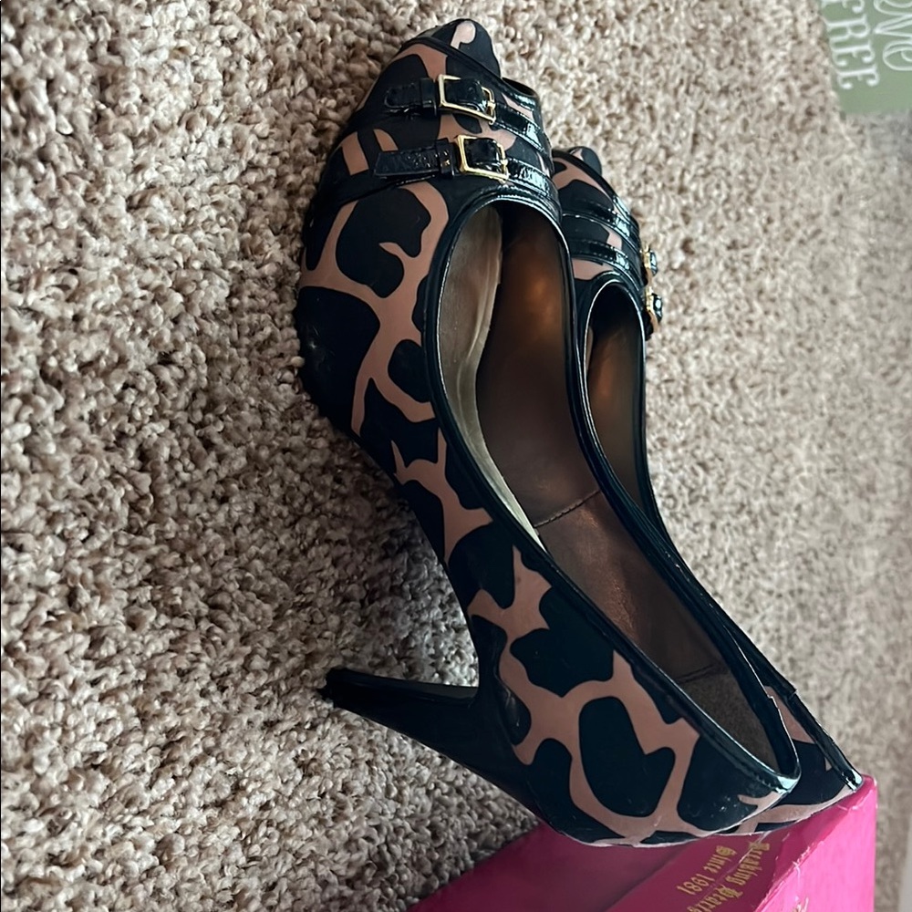 Candie's Black and Tan Peep Toe Heels - Picture 3 of 8